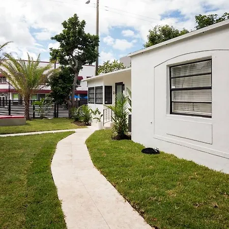 Miami Design District 4 Bedroom Pool Home-3