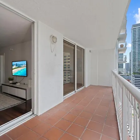 Private Unit Miami With Amenities And Parking-3