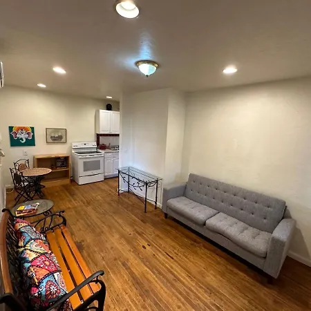 Coral Gables Historic One Bedroom, Gated Tropical Garden-3