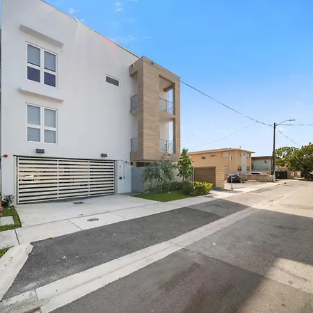 Brand New Townhomes A And B , Bbq, Rooftop, Hot Tub On Each One-3