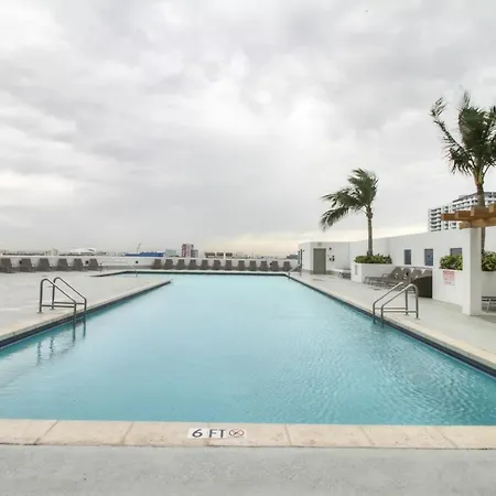 Iconic Luxurious 2 Bedroom Suite Poolview & Bay View Downtown Miami-3
