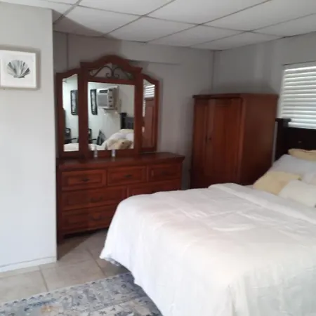 Roomy Comfortable Suite-2