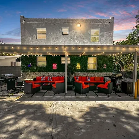 Vacay Spot Wynwood Jungle Getaway, Shower Massage Jets, Bbq, Patio Led Vibes, Prime Loc! 6 Blocks Away From Bars, Nite Clubs, Res, Shops-3