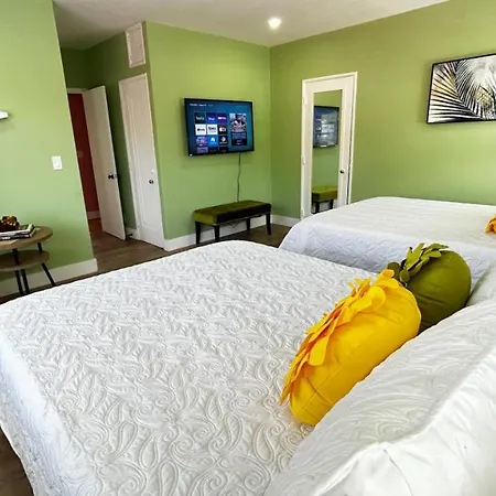 Sunny Little Havana Retreat-3