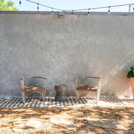 Vintage Minimal Design House In The Design District-3