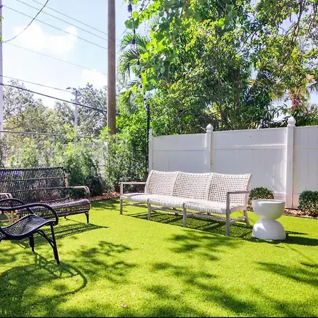 Vintage Minimal Design House In The Design District-2