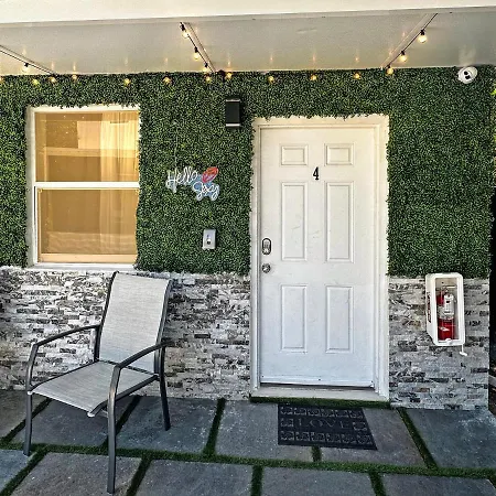 Vacay Spot Wynwood Fun 8 To 28 Guests 4 Kitchens 2 Bbq, Patio Vibes, Prime Loc! 6 Blocks Away From Bars, Nite Clubs, Res, Shops-3