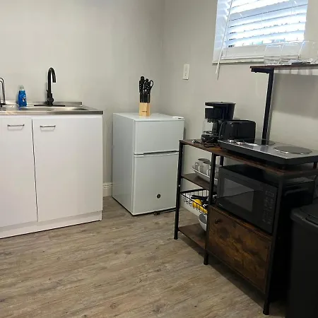 Coral Gable Studio W/Free Wifi & Parking-2