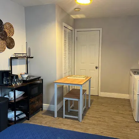 Coral Gable Studio W/Free Wifi & Parking-3