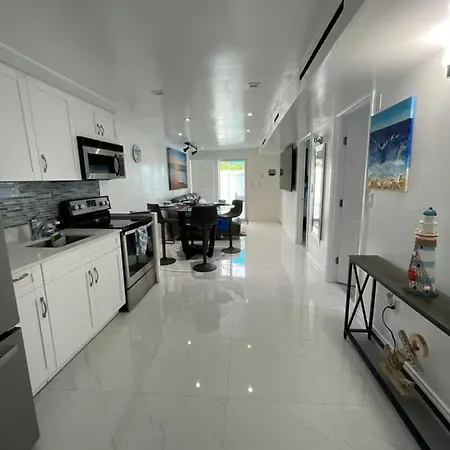 Vacation Home In Miami. With 3 Rooms, For 4 People-2
