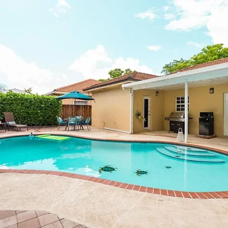 Single Family Home Near Zoo Miami-2