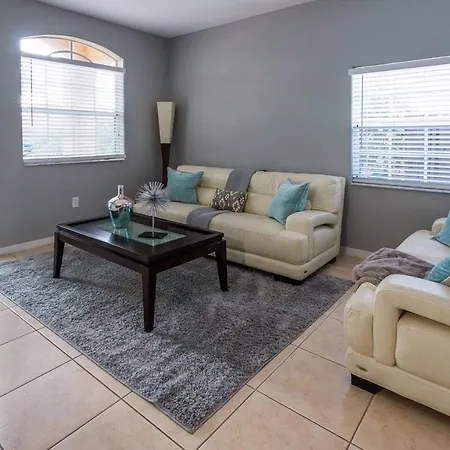 Single Family Home Near Zoo Miami-3