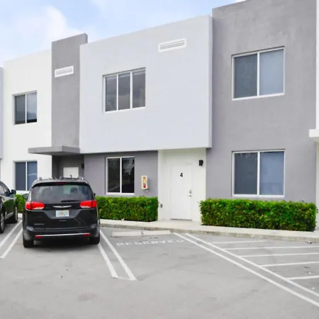 Awesome 3Br Townhouse In North Miami-3