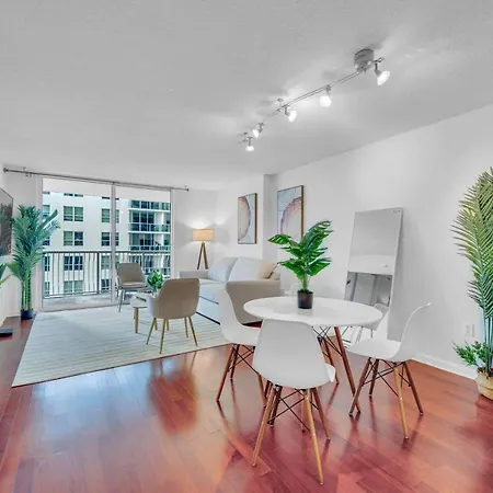 Classy Condo On The Bay W Pool & Gym-3