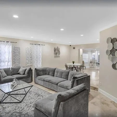 Breathtaking Villa At Aventura 7 Bedrooms 3 Baths-3