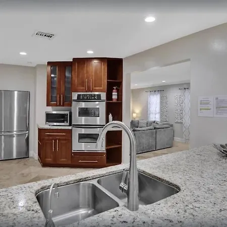 Breathtaking Villa At Aventura 7 Bedrooms 3 Baths-2