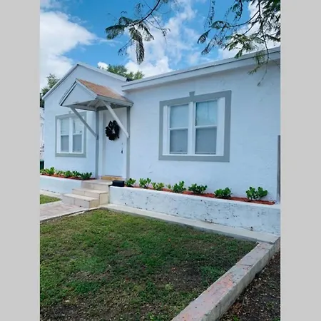 Wynwood Midtown Miami House With Pool Near Bars And Beaches-2
