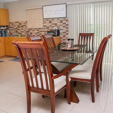 Miami 3Br Cozy Home W/ Spacious Yard-2