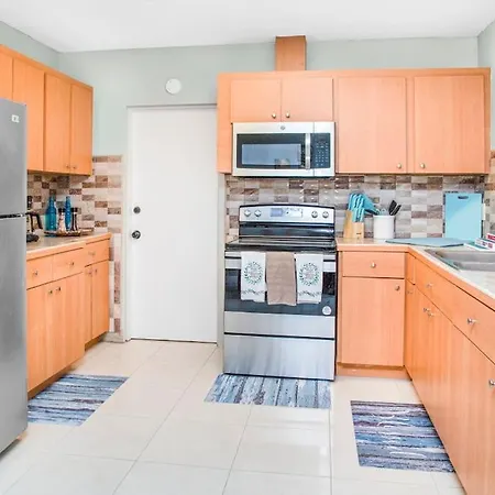 Miami 3Br Cozy Home W/ Spacious Yard-3