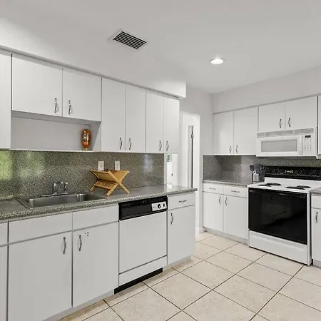 3Br Oasis Near Coral Gable-3