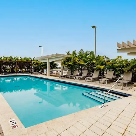 Urban Retreat - Location Pool Gym & Parking-3
