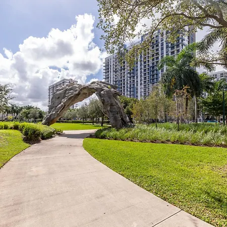 Unique Suite In The Heart Of Downtown Doral-3