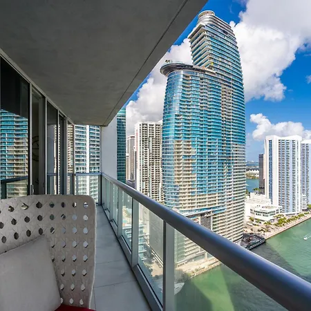 Luxurious Condo At Icon With Views-2