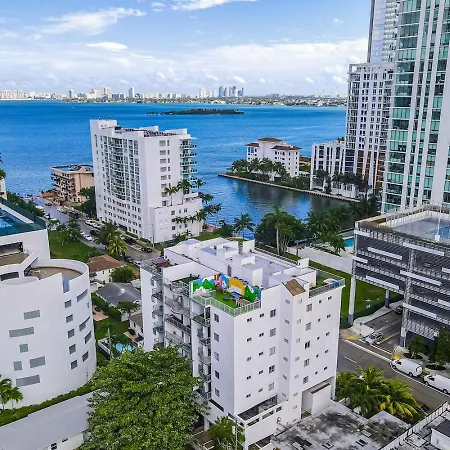 Subtle 2 Bed In Edgewater Downtown With Free Parking-3