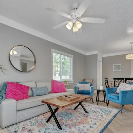 Casa Del Sol 3 Bed 1 Bath With Tropical Garden 6711-2