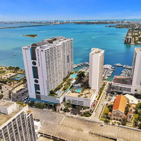 Life Is Gucci! Gorgeous Water Views Miami Condo!-3