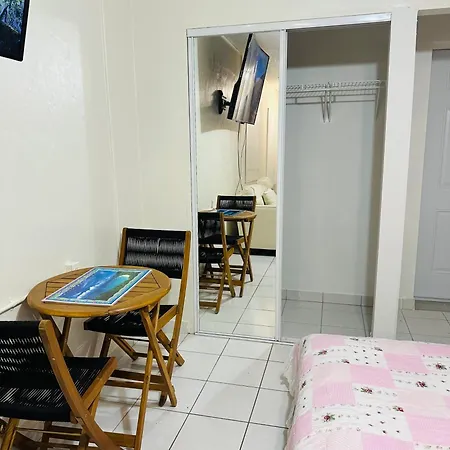 Lovely Apartment With Free Parking-2