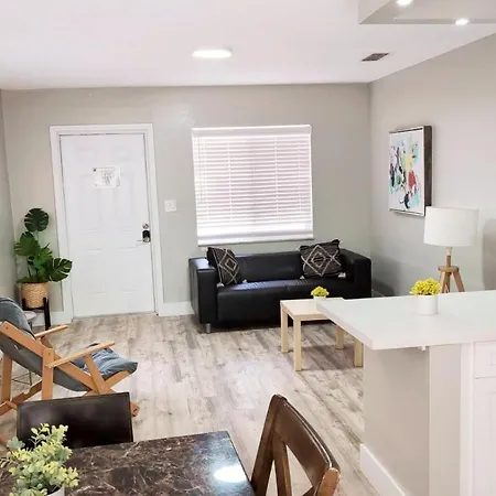 *Beautiful Family House 3 Bd/2 Bathrooms+Backyard*-3