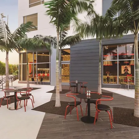 Radisson Red Miami Airport-2