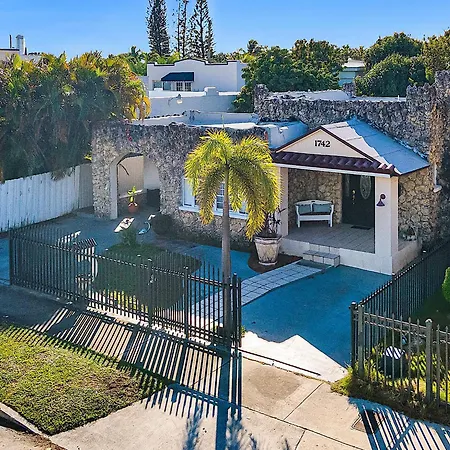 Coral Suite Close To Little Havana-2