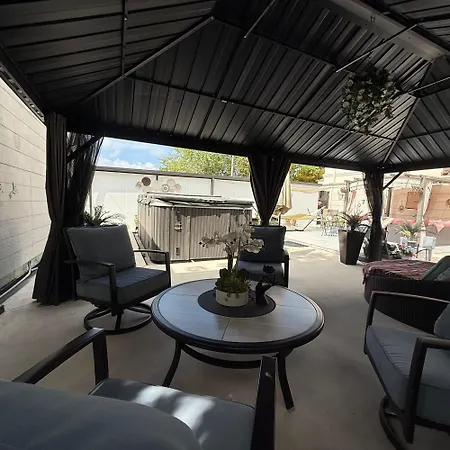 Tiny Place W Private Hot Jacuzzi 7 Min To Miami International Airport-2