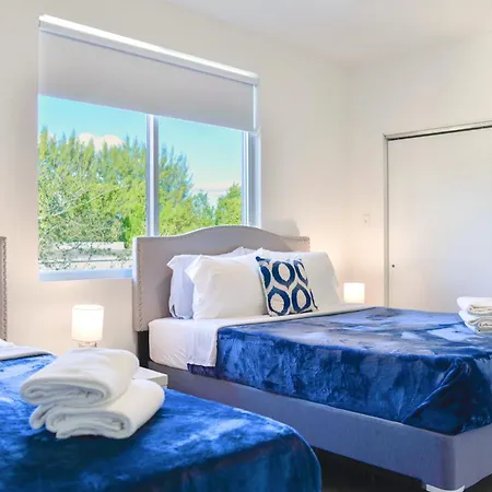 Family-Friendly Townhouse - Close To Beach-2