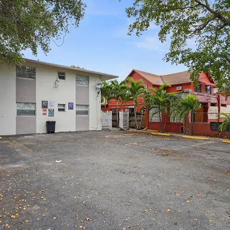 Chic 2Br Little Havana Apt With Free Parking-3
