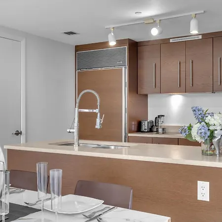 Luxury Waterfront Condo At Icon-Brickell-Sea View-Free Spa & Gym-3