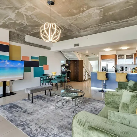 Hang Ten- Large Townhome Lux Amenities Parking-2