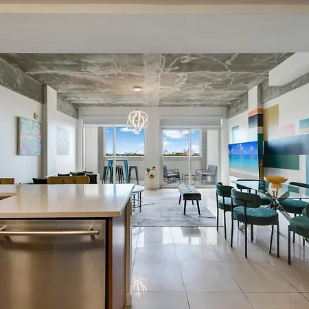 Hang Ten- Large Townhome Lux Amenities Parking-3