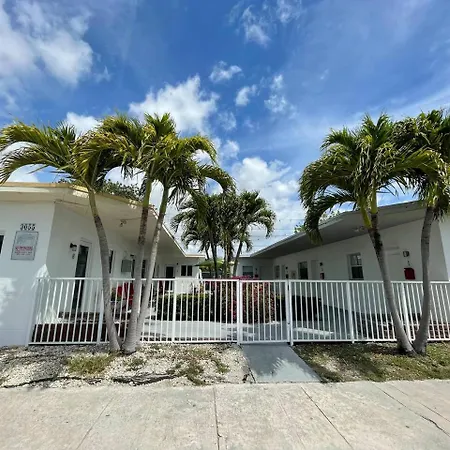 Private Studio Blocks From Coconut Grove-2