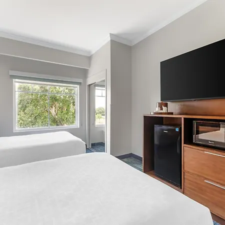Best Western Plus Miami Airport North Hotel&Suites-3