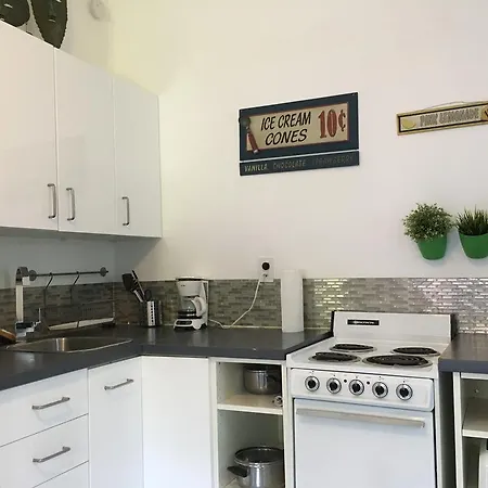 Miami 2168 Studio-2