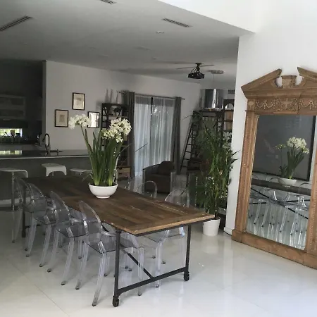 Beautiful Independent House In Center Coconut Grove-3