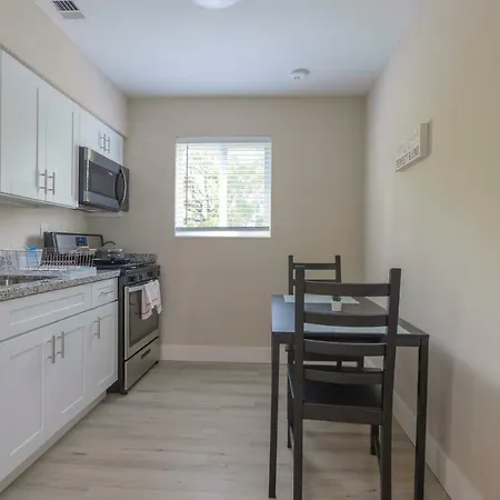 Stylish 2Br Apartment In Midtown-Wynwood-2