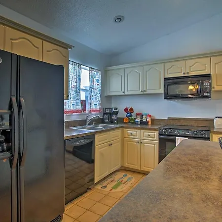 Miami Home With Screened-In Pool Mins From Zoo!-2