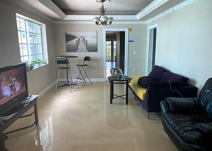 Pet friendly House Hostel World Connect Miami