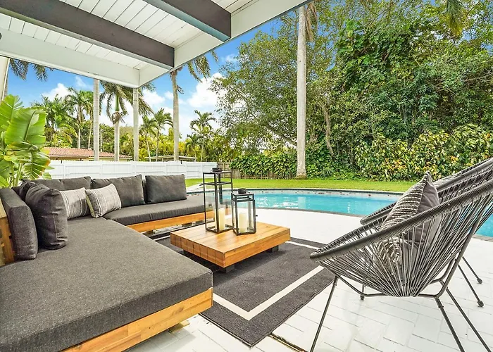 Tropical Oasis - Pool - Movie Room