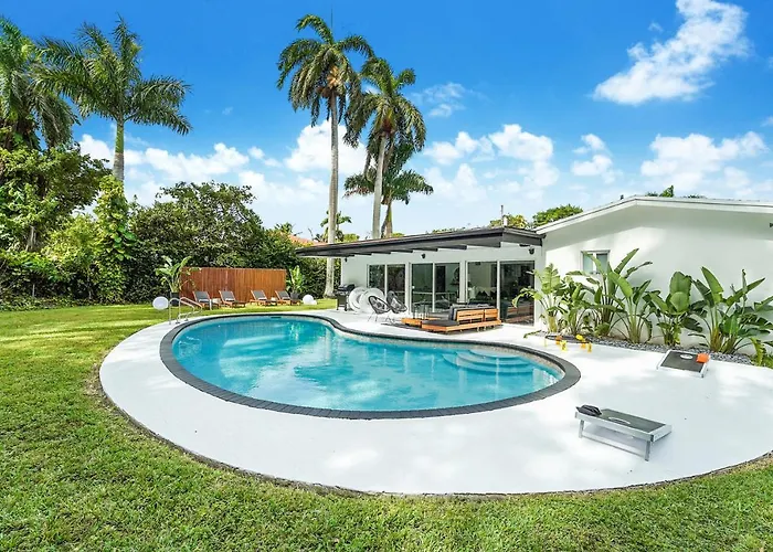 Tropical Oasis - Pool - Movie Room