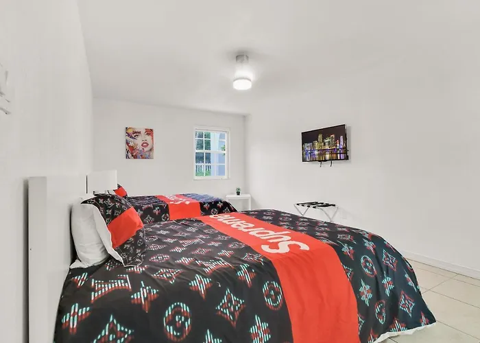 Fantastic House 5Min To Brickell W/ Pool & Tub Miami with Pool